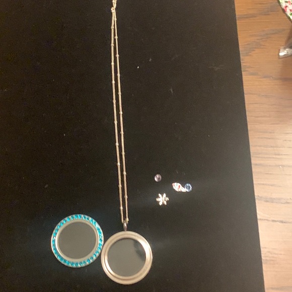 Origami Owl Large locket with Blue crystals - Picture 2 of 5